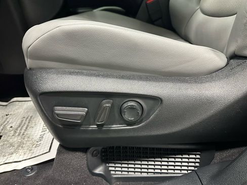 Used 2025 Toyota Sienna XLE image 12