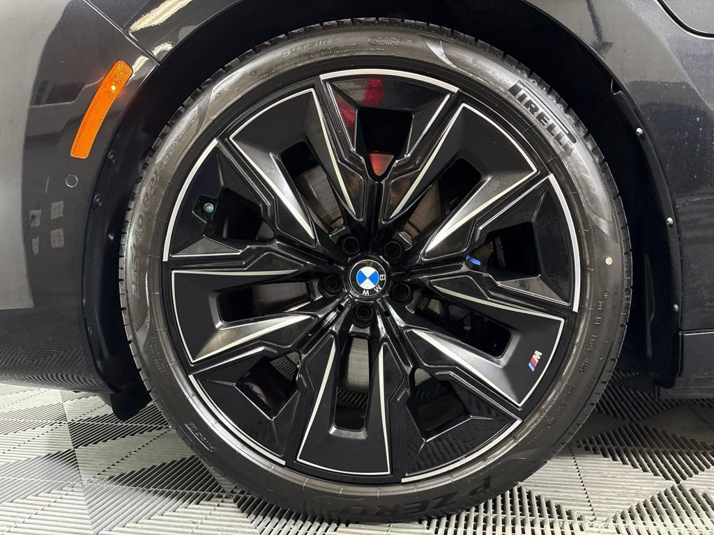 Certified 2025 BMW 750e xDrive AWD/4WD image 8