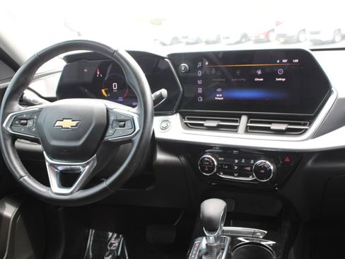 Used 2024 Chevrolet Trax LT w/ Driver Confidence Package FWD image 27