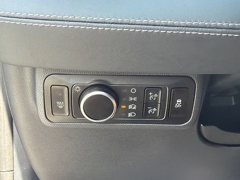Used 2025 Ford Mustang Mach-E Premium AWD/4WD image 33
