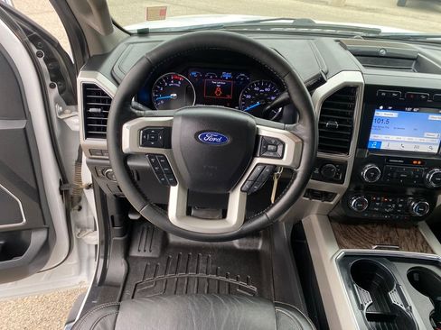 Used 2019 Ford F250 Lariat w/ Chrome Package image 15