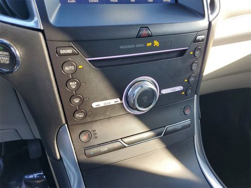 Used 2019 Ford Edge Titanium image 32