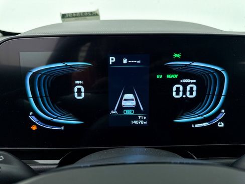 Certified 2024 Kia Niro SX Touring image 29