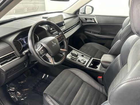 Used 2022 Mitsubishi Outlander SE AWD/4WD image 3