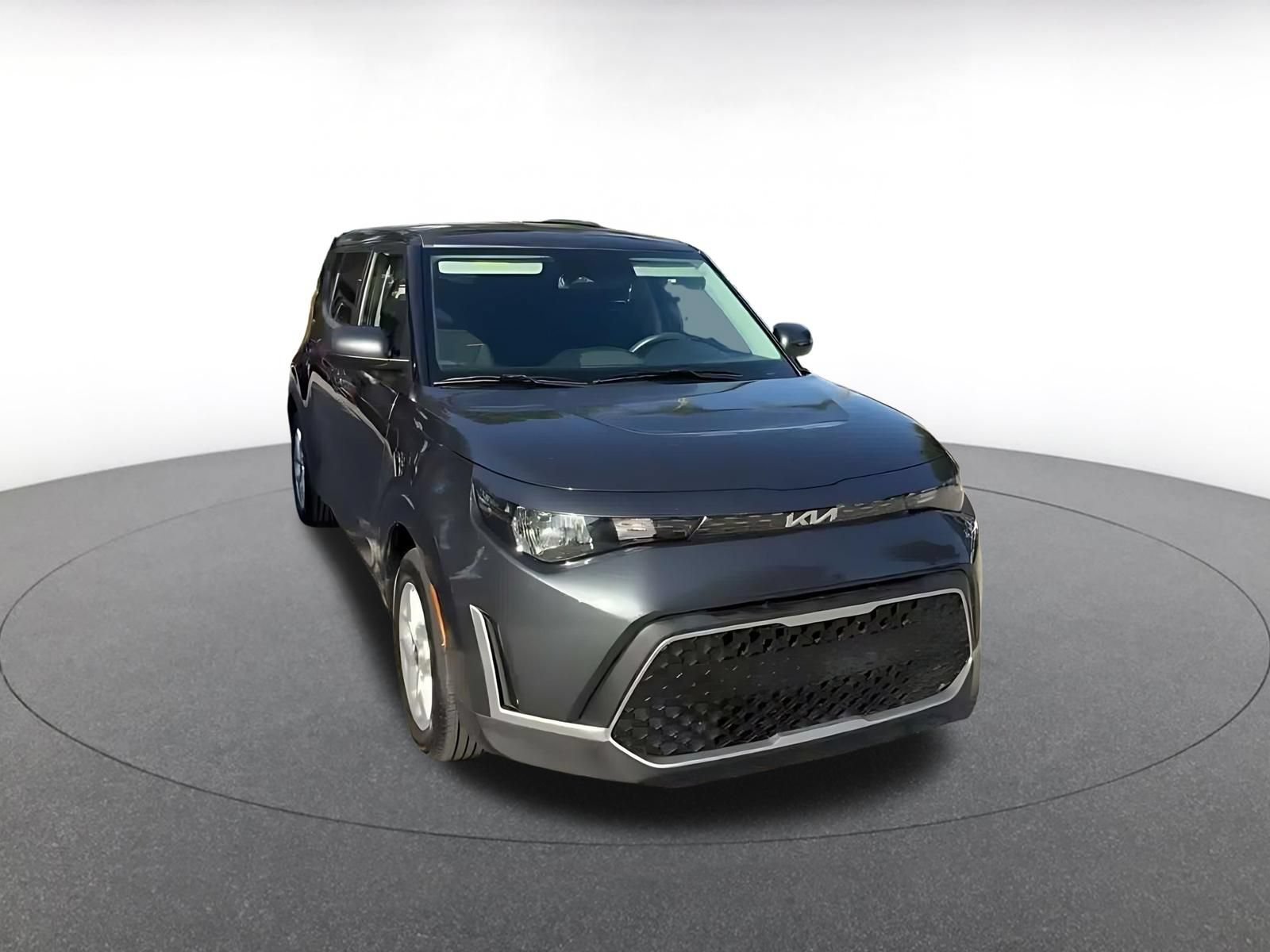 Used 2025 Kia Soul LX w/ LX Technology Package FWD image 3