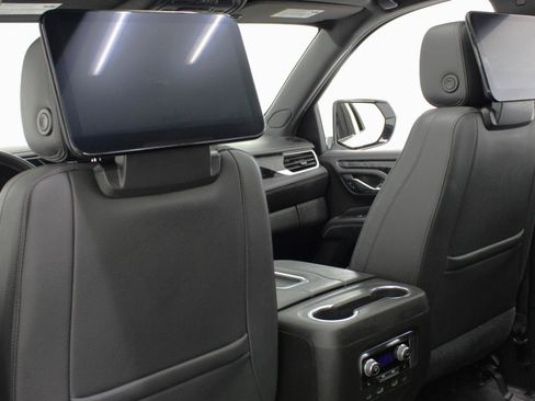 Used 2021 GMC Yukon Denali w/ Denali Premium Package image 39