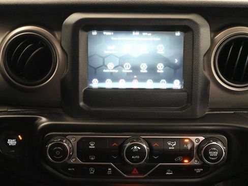 Used 2021 Jeep Gladiator Sport AWD/4WD image 6