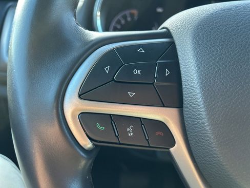 Used 2022 Jeep Grand Cherokee Laredo E image 17