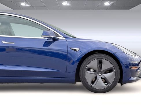 Used 2018 Tesla Model 3 Mid Range image 33