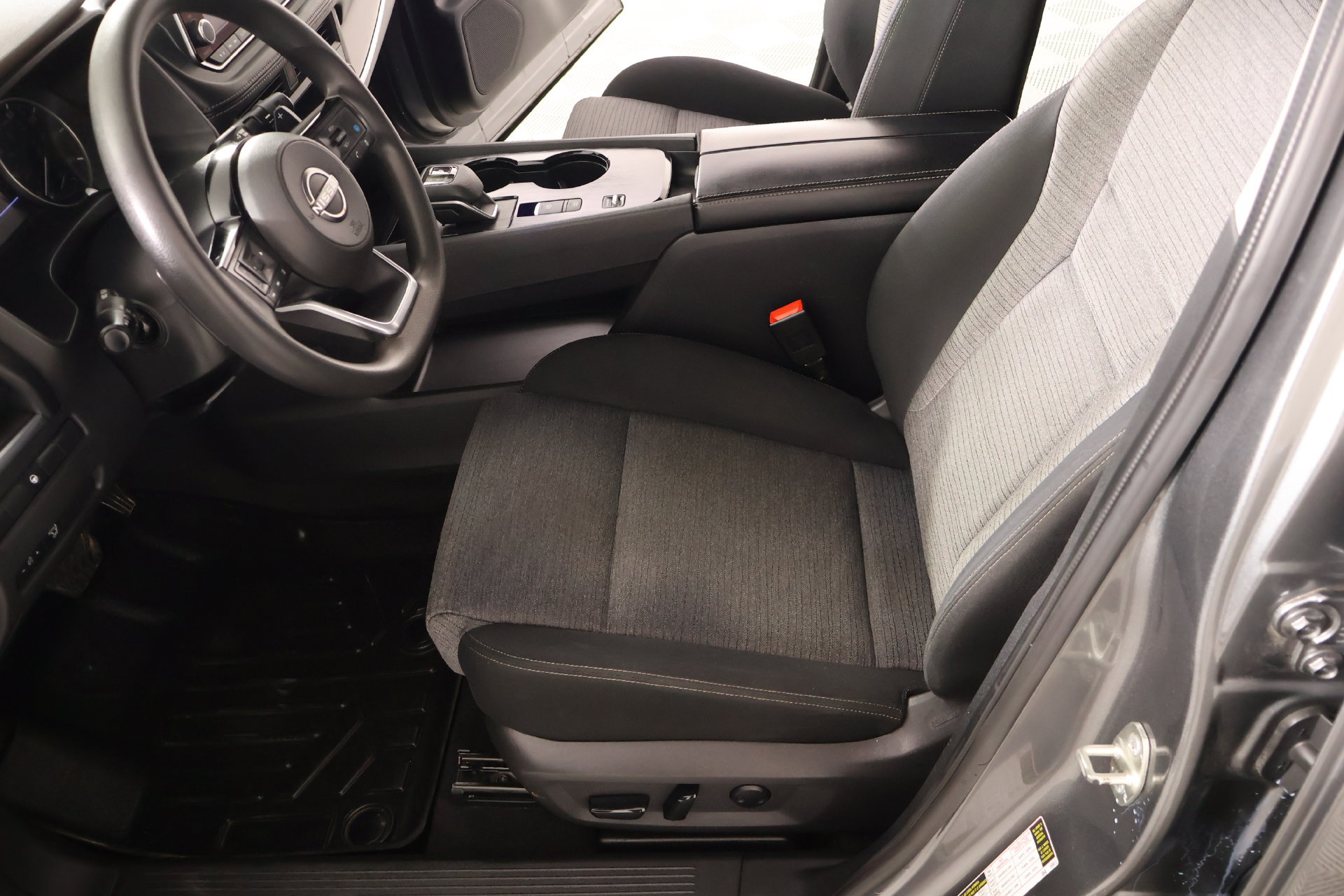 Used 2023 Nissan Rogue SV FWD image 10