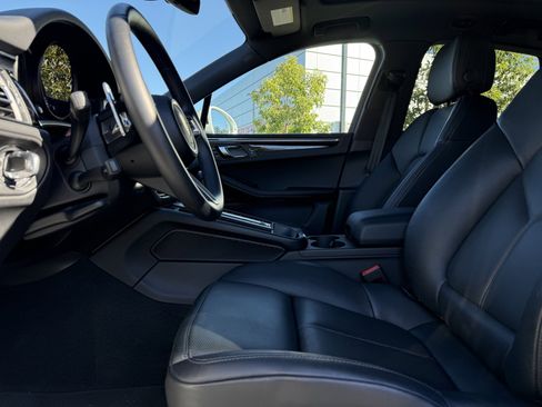 Used 2025 Porsche Macan image 13