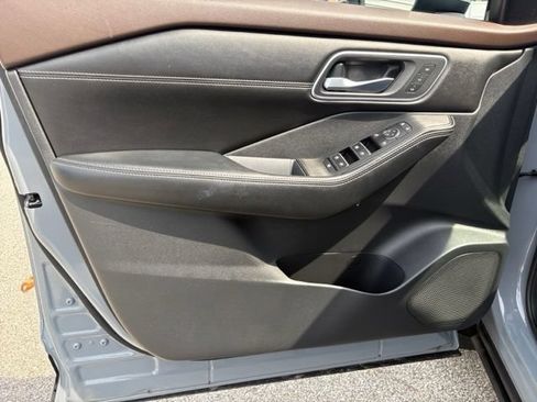 Used 2023 Nissan Rogue Platinum w/ Platinum Premium Package AWD/4WD image 22