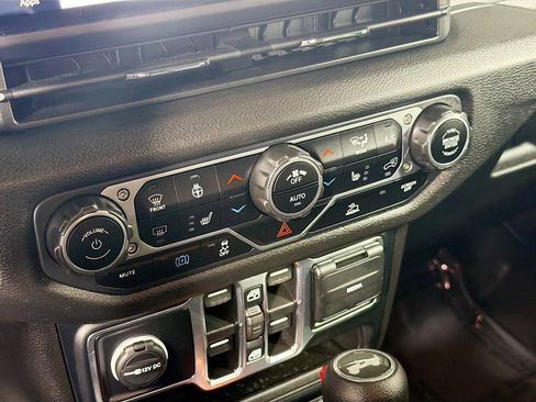 Used 2024 Jeep Wrangler Unlimited w/ Convenience Group AWD/4WD image 17