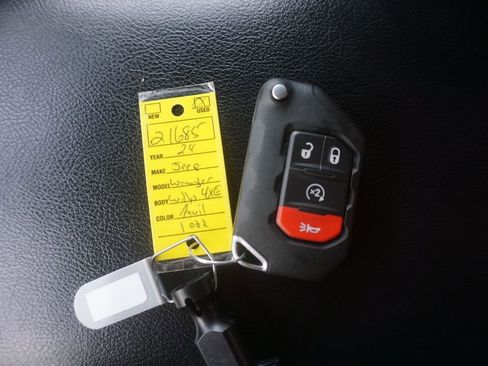 Used 2024 Jeep Wrangler Unlimited AWD/4WD image 32