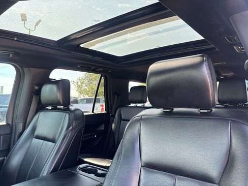Used 2020 Ford Expedition XLT w/ Equipment Group 202A AWD/4WD image 15