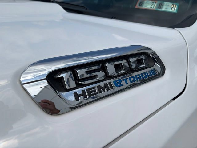 Used 2022 RAM 1500 Laramie AWD/4WD image 7