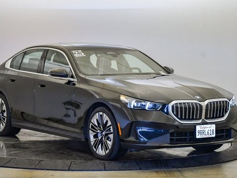 Used 2025 BMW 530i image 6