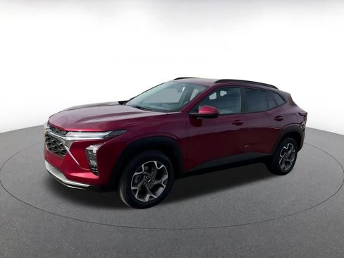 Used 2025 Chevrolet Trax LT image 8