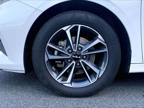 Used 2023 Kia Forte LXS w/ LXS Technology Package FWD image 10