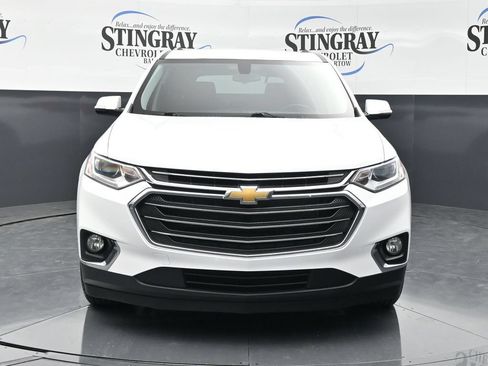 Used 2020 Chevrolet Traverse LT FWD image 2