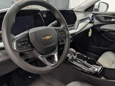 New 2026 Chevrolet Trax LT w/ LT Convenience Package FWD image 17
