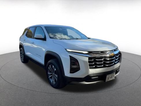 Used 2025 Chevrolet Equinox LT image 3