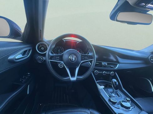 Used 2017 Alfa Romeo Giulia Ti AWD/4WD image 19