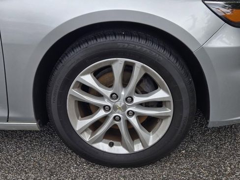 Used 2018 Chevrolet Malibu LT FWD image 3