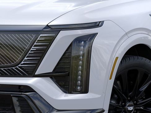 New 2026 Cadillac Vistiq Platinum w/ LPO, Floor Liner Package AWD/4WD image 10