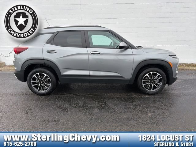Used 2025 Chevrolet TrailBlazer LT AWD/4WD image 2