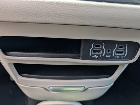Used 2024 Chrysler Pacifica Touring-L FWD image 25