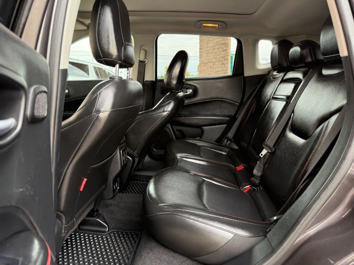 Used 2019 Jeep Compass Trailhawk w/ Leather Interior Group AWD/4WD image 41