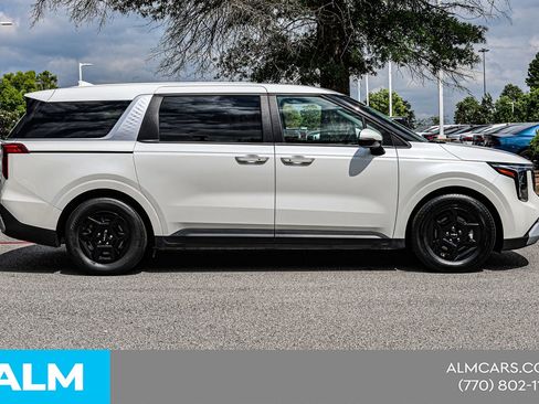 Used 2025 Kia Carnival FWD image 11