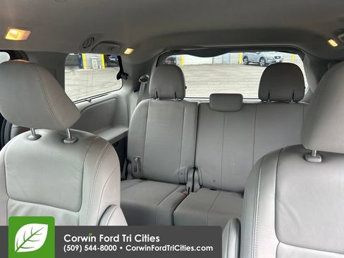 Used 2017 Toyota Sienna XLE w/ XLE Navigation Package AWD/4WD image 15