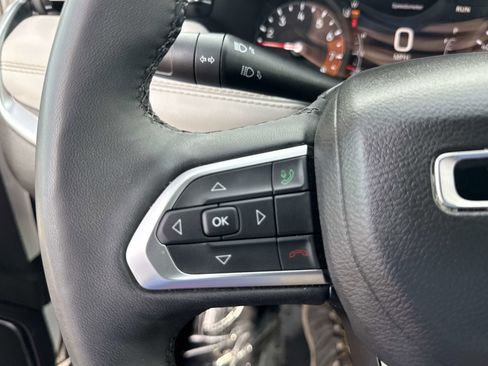 Used 2025 Jeep Compass Limited image 23