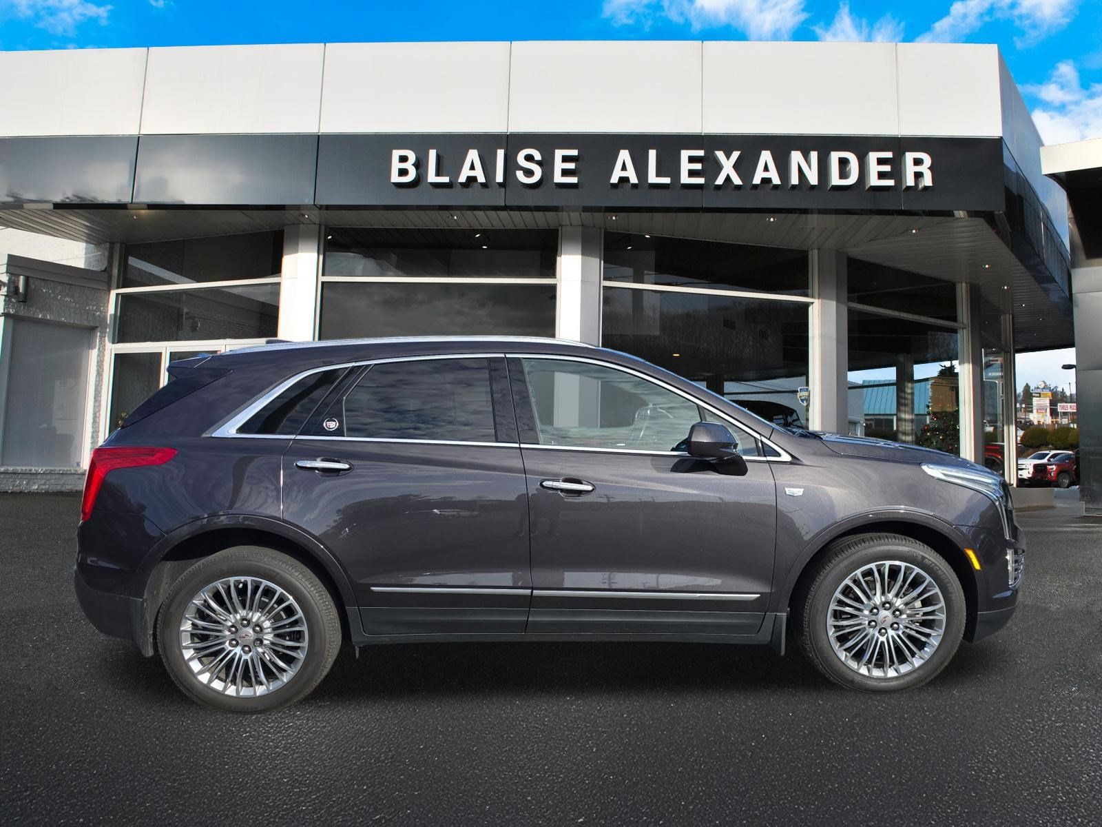 Used 2019 Cadillac XT5 Premium Luxury AWD/4WD image 2