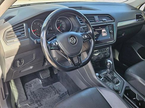 Used 2018 Volkswagen Tiguan SE AWD/4WD image 10