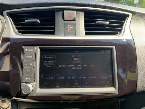 Used 2019 Nissan Sentra SR FWD image 11