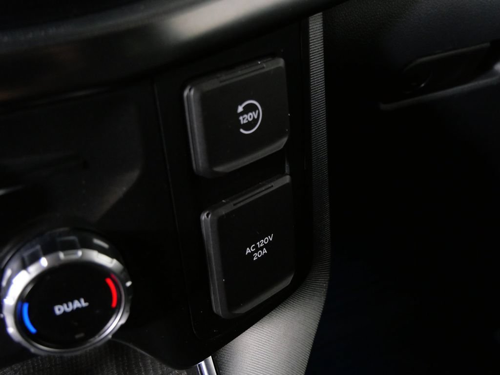 Used 2022 Ford F150 Platinum w/ FX4 Off-Road Package AWD/4WD image 31