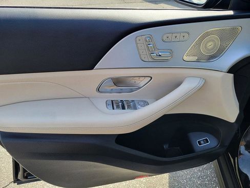 Used 2025 Mercedes-Benz GLS 450 4MATIC image 9