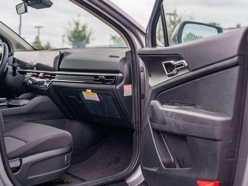 New 2026 Kia Sportage LX FWD image 7