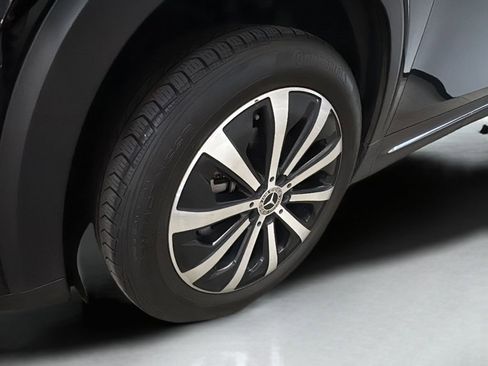 Used 2021 Mercedes-Benz GLB 250 4MATIC image 4