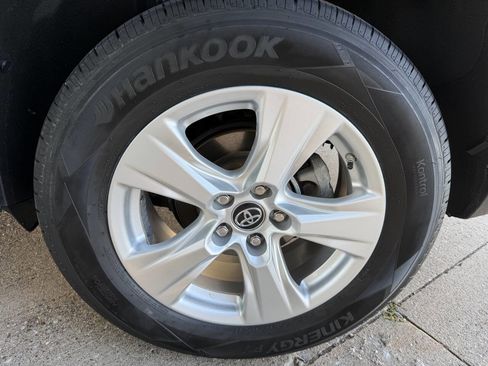 Used 2019 Toyota RAV4 XLE image 27