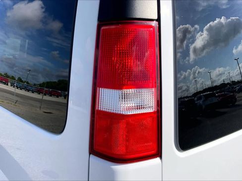 Used 2025 GMC Savana 3500 LT w/ LT Preferred Equipment Group RWD image 26