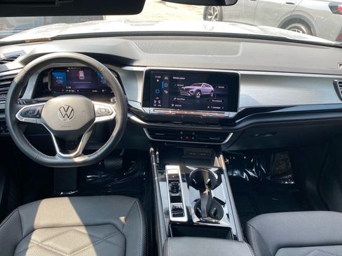 Certified 2024 Volkswagen Atlas Cross Sport SE AWD/4WD image 10