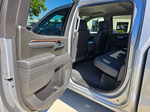 Used 2025 GMC Sierra 1500 SLT image 21