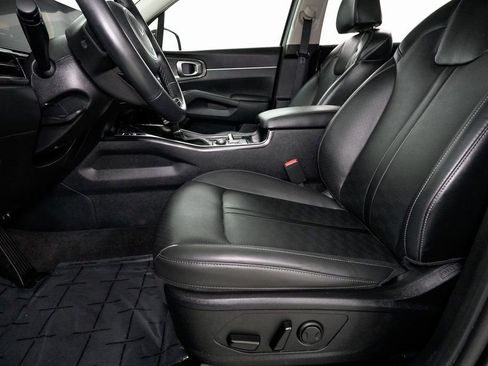 Used 2025 Kia Sorento S image 9