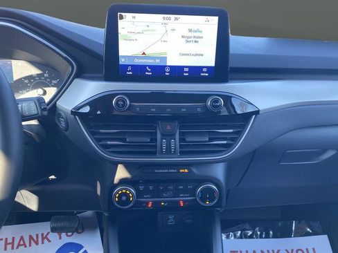 Used 2022 Ford Escape SE w/ Cold Weather Package FWD image 12