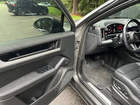 Used 2024 Porsche Cayenne Coupe AWD/4WD image 4