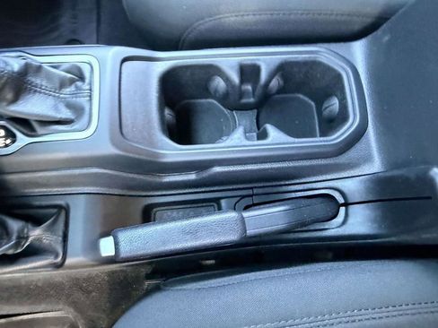 Certified 2022 Jeep Gladiator Sport AWD/4WD image 30